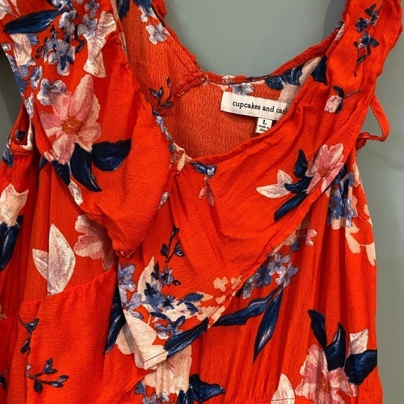 Cupcakes & cashmere floral off the shoulder dress - Picture 3 of 4